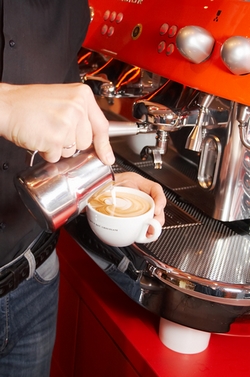 La machine à café : automatique ou manuelle ? - HRImag : HOTELS,  RESTAURANTS et INSTITUTIONS